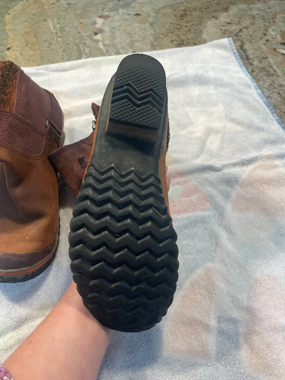 Sorel Slimshortie Madder Boots - Size 8.5